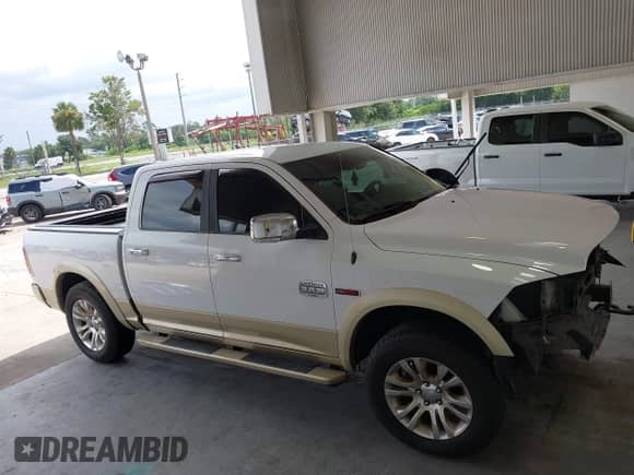 2014 Ram 1500 Longhorn z VIN 1C6RR7PM7ES353935, wystawiony jako IAAI lot #42781639 z przebiegiem 187 049 mil mil oraz . Historia ofert i sprzedaży dostępna na DreamBid. Obrazek 14.