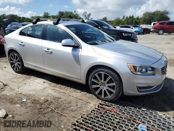 2014 Volvo S60 T5 z VIN YV1612FH9E2272830, wystawiony jako Copart lot #82370605 z przebiegiem 118 971 mil mil oraz Czysty tytuł • Clean title. Historia ofert i sprzedaży dostępna na DreamBid. Obrazek 4.
