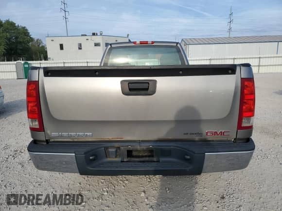 2007 GMC Sierra 1500 Work Truck z VIN 1GTEC14XX7Z615462, wystawiony jako Copart lot #81024545 z przebiegiem 201 148 mil mil oraz Czysty tytuł • Clean title. Historia ofert i sprzedaży dostępna na DreamBid. Obrazek 6.