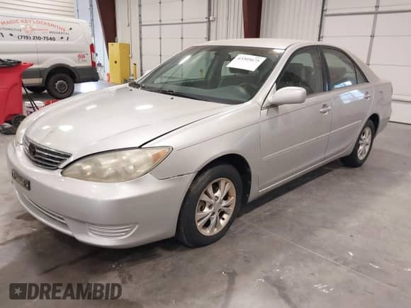 2005 Toyota Camry LE с VIN 4T1BF32KX5U591683, выставлен на аукционе IAAI как лот 43305675 с пробегом 243 244 миль миль и . История ставок и продаж доступна на DreamBid. Изображение 2.