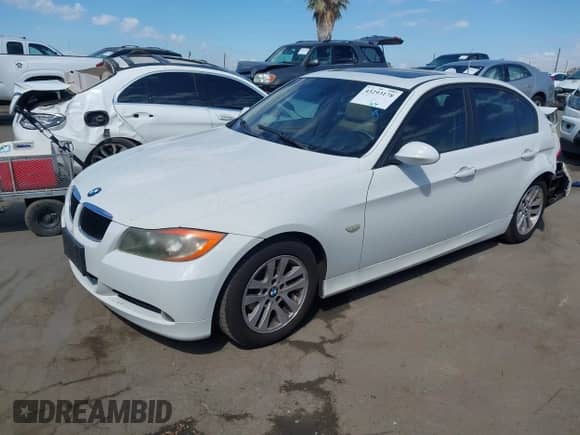 2007 BMW 3 Series 328i z VIN WBAVC53547FZ73971, wystawiony jako IAAI lot #43293178 z przebiegiem 137 616 mil mil oraz . Historia ofert i sprzedaży dostępna na DreamBid. Obrazek 16.