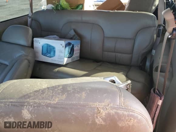 1997 Chevrolet Tahoe z VIN 3GNEK18R0VG177229, wystawiony jako Copart lot #86872144 z przebiegiem 62 707 mil mil oraz Szkoda całkowita • Salvage title. Historia ofert i sprzedaży dostępna na DreamBid. Obrazek 11.