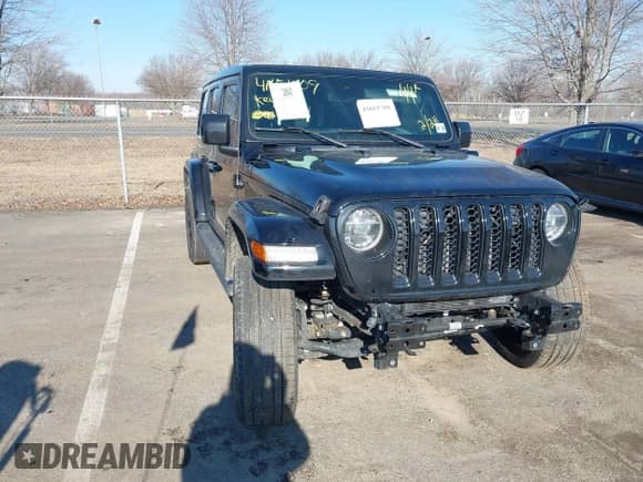 2021 Jeep Wrangler Unlimited Sahara z VIN 1C4JJXP62MW826470, wystawiony jako IAAI lot #41651709 z przebiegiem 44 677 mil mil oraz . Historia ofert i sprzedaży dostępna na DreamBid. Obrazek 6.