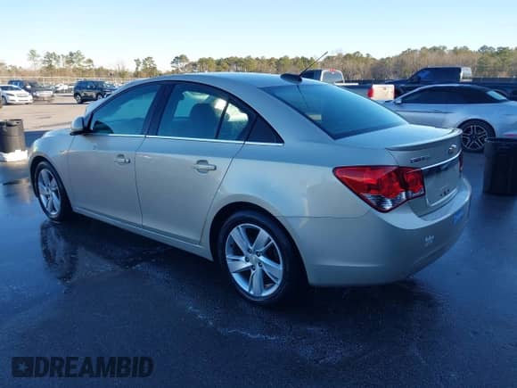 2015 Chevrolet Cruze Diesel z VIN 1G1P75SZ8F7188150, wystawiony jako IAAI lot #41299653 z przebiegiem 152 717 mil mil oraz . Historia ofert i sprzedaży dostępna na DreamBid. Obrazek 3.