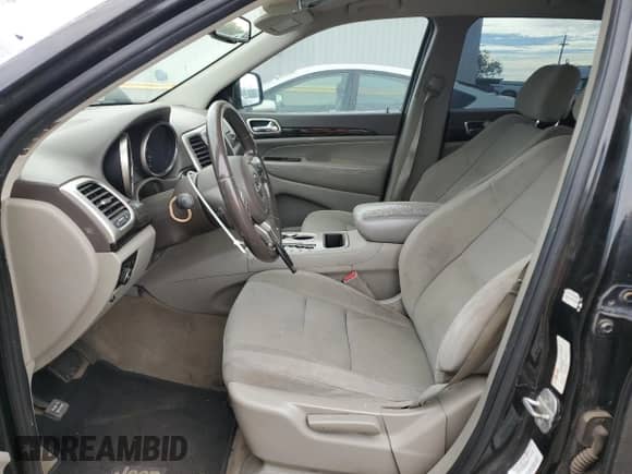 2012 Jeep Grand Cherokee Laredo z VIN 1C4RJEAG0CC307054, wystawiony jako Copart lot #81123575 z przebiegiem 304 057 mil mil oraz Czysty tytuł • Clean title. Historia ofert i sprzedaży dostępna na DreamBid. Obrazek 7.