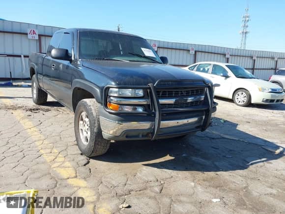 2000 Chevrolet Silverado 1500 LS z VIN 2GCEC19TXY1227986, wystawiony jako IAAI lot #43159851 z przebiegiem 300 863 mil mil oraz . Historia ofert i sprzedaży dostępna na DreamBid. Obrazek 1.