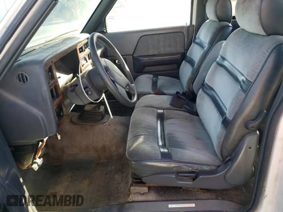 1992 Dodge Dakota z VIN 1B7FL23X0NS581033, wystawiony jako Copart lot #72280124 z przebiegiem 101 559 mil mil oraz Czysty tytuł • Clean title. Historia ofert i sprzedaży dostępna na DreamBid. Obrazek 7.