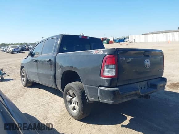 2023 Ram 1500 Tradesman z VIN 1C6SRFGT4PN657325, wystawiony jako IAAI lot #40932007 z przebiegiem 42 639 mil mil oraz . Historia ofert i sprzedaży dostępna na DreamBid. Obrazek 3.