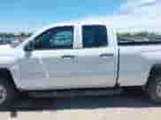 2017 Chevrolet Silverado 1500 Work Truck z VIN 1GCVKNEC3HZ318640, wystawiony jako IAAI lot #42875117 z przebiegiem 172 280 mil mil oraz . Historia ofert i sprzedaży dostępna na DreamBid. Obrazek 14.