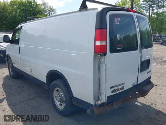 2006 Chevrolet City Express Cargo with VIN 1GCHG352X61171450, listed as a IAAI auction lot 42258573 with 171,657 mi miles and . Bid and sale history available at DreamBid. Image 3.