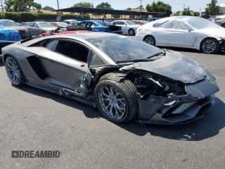2018 Lamborghini Aventador S with VIN ZHWUG4ZD9JLA06724, listed as a Copart auction lot 62744245 with 18,738 mi miles and Salvage title. Bid and sale history available at DreamBid. Image 4.