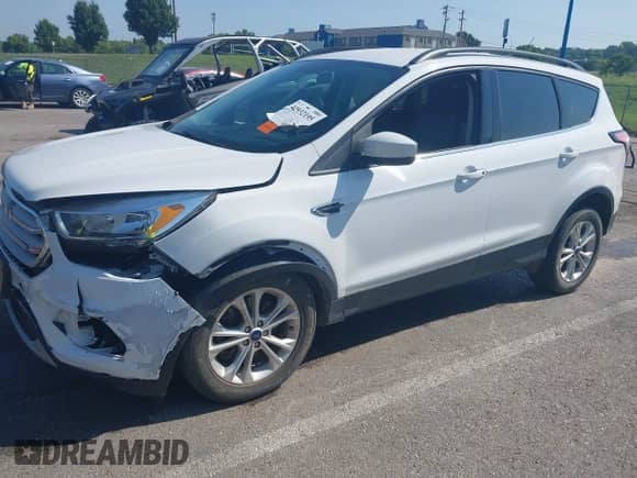 2018 Ford Escape SE с VIN 1FMCU9GD9JUA44003, выставлен на аукционе IAAI как лот 42932195 с пробегом 104 780 миль миль и . История ставок и продаж доступна на DreamBid. Изображение 18.