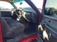 2003 Chevrolet Silverado 1500HD LS z VIN 1GCGK13U93F215987, wystawiony jako IAAI lot #41032912 z przebiegiem 304 110 mil mil oraz . Historia ofert i sprzedaży dostępna na DreamBid. Obrazek 5.