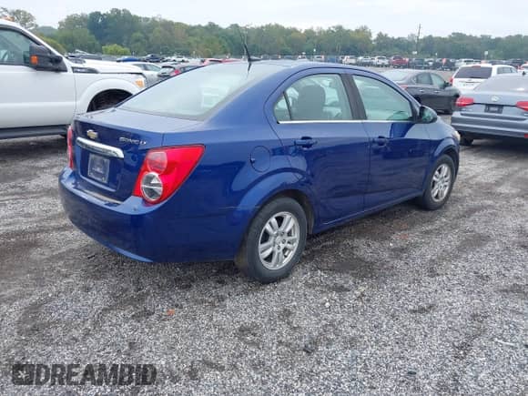2013 Chevrolet Sonic LT с VIN 1G1JC5SH2D4201496, выставлен на аукционе IAAI как лот 43293795 с пробегом 125 343 миль миль и . История ставок и продаж доступна на DreamBid. Изображение 4.