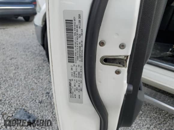 2015 Ram 1500 Laramie Limited z VIN 1C6RR7PT2FS540380, wystawiony jako Copart lot #53051145 z przebiegiem 162 072 mil mil oraz Szkoda całkowita • Salvage title. Historia ofert i sprzedaży dostępna na DreamBid. Obrazek 14.