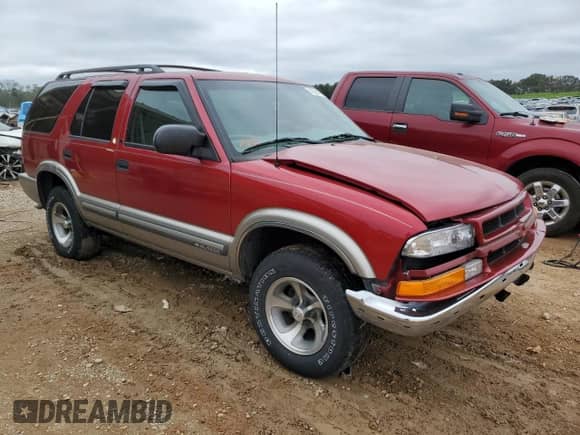 2000 Chevrolet Blazer LT with VIN 1GNCS13W3Y2213772, listed as a Copart auction lot 79964794 with 80,090 mi miles and Salvage title. Bid and sale history available at DreamBid. Image 4.