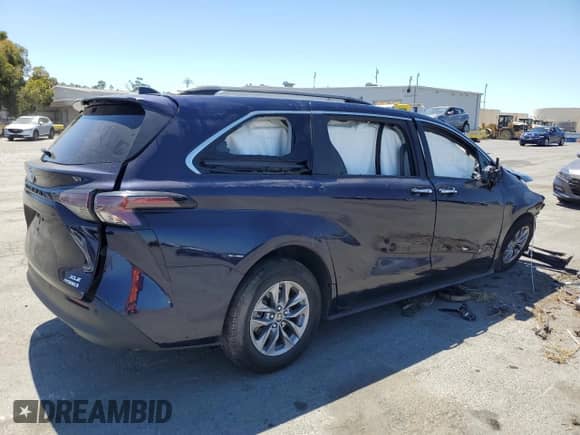 2023 Toyota Sienna XLE z VIN 5TDYRKEC4PS165323, wystawiony jako Copart lot #68173785 z przebiegiem Nie podano mil oraz Nie do naprawy • Non repairable. Historia ofert i sprzedaży dostępna na DreamBid. Obrazek 3.
