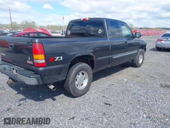 2003 GMC Sierra 1500 SLT z VIN 2GTEK19T131325073, wystawiony jako IAAI lot #42018525 z przebiegiem 338 659 mil mil oraz . Historia ofert i sprzedaży dostępna na DreamBid. Obrazek 4.