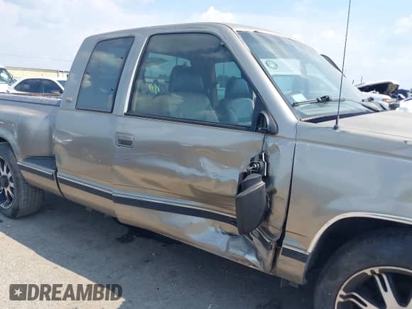 1994 Chevrolet Silverado 1500 с VIN 2GCEC19K3R1116995, выставлен на аукционе IAAI как лот 42953729 с пробегом 343 867 миль миль и . История ставок и продаж доступна на DreamBid. Изображение 6.