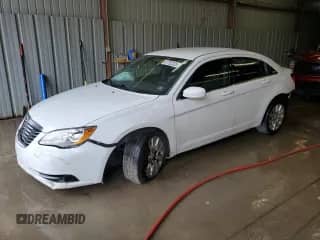 2014 Chrysler 200 LX с VIN 1C3CCBAB5EN146649, выставлен на аукционе Copart как лот 81752525 с пробегом 210 066 миль миль и Списание • Salvage title. История ставок и продаж доступна на DreamBid. Изображение 1.