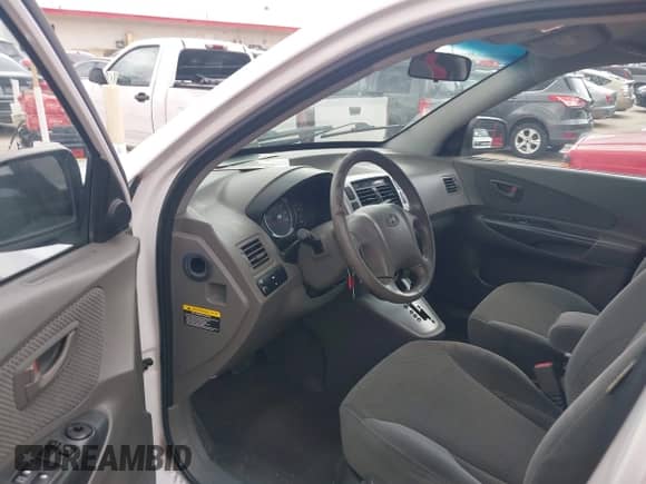 2008 Hyundai Tucson SE with VIN KM8JN12D68U801043, listed as a IAAI auction lot 42491615 with 155,655 mi miles and . Bid and sale history available at DreamBid. Image 12.