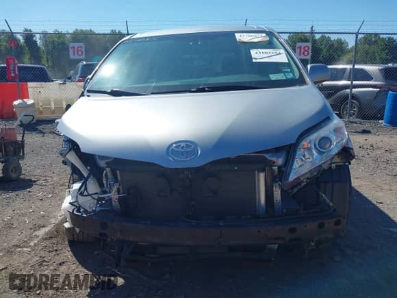 2017 Toyota Sienna LE Auto Access Seat с VIN 5TDKZ3DC7HS826423, выставлен на аукционе IAAI как лот 43102554 с пробегом 78 433 миль миль и . История ставок и продаж доступна на DreamBid. Изображение 13.