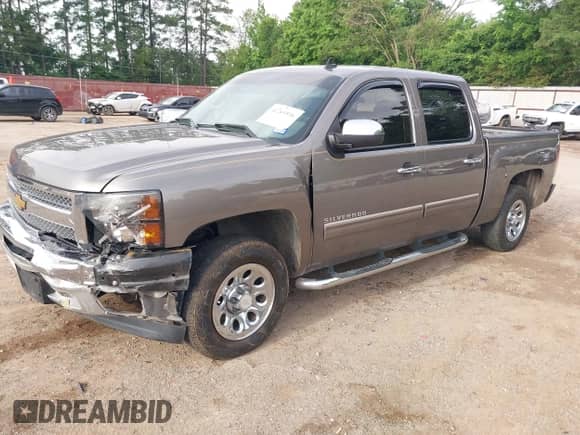 2013 Chevrolet Silverado 1500 LS z VIN 3GCPCREA1DG329917, wystawiony jako IAAI lot #42269536 z przebiegiem 151 636 mil mil oraz . Historia ofert i sprzedaży dostępna na DreamBid. Obrazek 17.