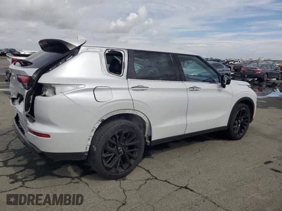 2023 Mitsubishi Outlander SE with VIN JA4J3UA84PZ034708, listed as a Copart auction lot 84960815 with 127,143 mi miles and Salvage title. Bid and sale history available at DreamBid. Image 3.