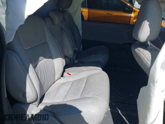 2019 Toyota Sienna XLE Auto Access Seat with VIN 5TDYZ3DC9KS985249, listed as a IAAI auction lot 43265986 with 206,474 mi miles and . Bid and sale history available at DreamBid. Image 8.