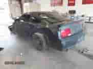 2007 Ford Mustang GT Deluxe z VIN 1ZVHT82H375269051, wystawiony jako IAAI lot #43065551 z przebiegiem 94 434 mil mil oraz . Historia ofert i sprzedaży dostępna na DreamBid. Obrazek 3.