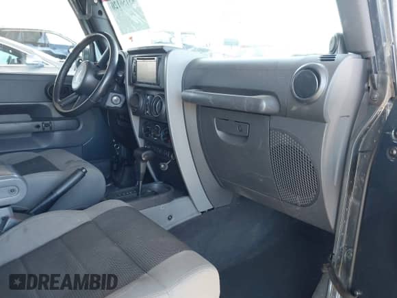 2007 Jeep Wrangler Unlimited X с VIN 1J4GA39187L129731, выставлен на аукционе IAAI как лот 43156120 с пробегом 168 193 миль миль и . История ставок и продаж доступна на DreamBid. Изображение 5.