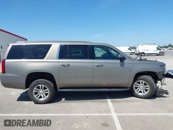 2018 Chevrolet Suburban LT с VIN 1GNSCHKCXJR303264, выставлен на аукционе IAAI как лот 42550668 с пробегом 67 073 миль миль и . История ставок и продаж доступна на DreamBid. Изображение 14.