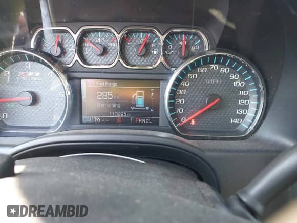 2017 Chevrolet Silverado 1500 LT z VIN 1GCVKREC8HZ395172, wystawiony jako IAAI lot #43168866 z przebiegiem 113 225 mil mil oraz . Historia ofert i sprzedaży dostępna na DreamBid. Obrazek 7.