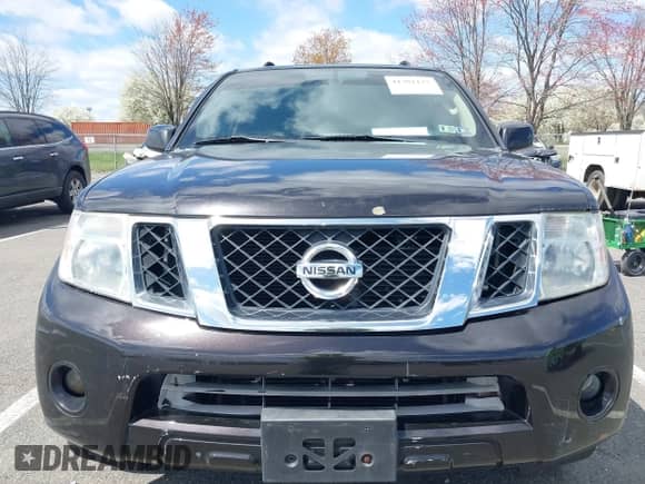 2011 Nissan Pathfinder LE z VIN 5N1AR1NB1BC601571, wystawiony jako IAAI lot #41981127 z przebiegiem 175 849 mil mil oraz . Historia ofert i sprzedaży dostępna na DreamBid. Obrazek 6.