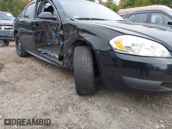 2015 Chevrolet Impala Police Police z VIN 2G1WD5E38F1134128, wystawiony jako IAAI lot #43282036 z przebiegiem 111 887 mil mil oraz . Historia ofert i sprzedaży dostępna na DreamBid. Obrazek 6.