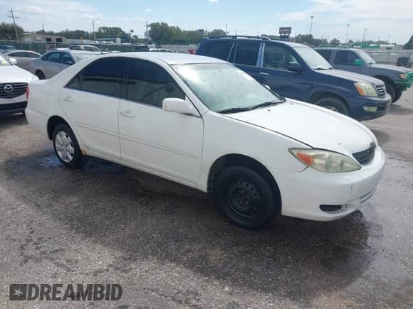 2002 Toyota Camry LE z VIN 4T1BE32K12U093855, wystawiony jako IAAI lot #43289351 z przebiegiem 303 306 mil mil oraz . Historia ofert i sprzedaży dostępna na DreamBid. Obrazek 1.