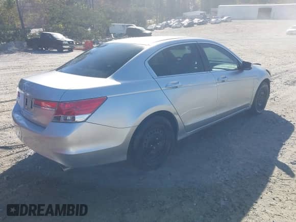 2011 Honda Accord LX z VIN 1HGCP2F39BA040632, wystawiony jako IAAI lot #43533184 z przebiegiem 239 083 mil mil oraz . Historia ofert i sprzedaży dostępna na DreamBid. Obrazek 4.