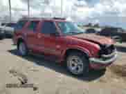 1999 Chevrolet Blazer LS z VIN 1GNCS13W2X2244428, wystawiony jako Copart lot #66462484 z przebiegiem Nie podano mil oraz Szkoda całkowita • Salvage title. Historia ofert i sprzedaży dostępna na DreamBid. Obrazek 4.