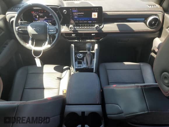 2024 Chevrolet Colorado 4WD Z71 с VIN 1GCPTDEK8R1132907, выставлен на аукционе Copart как лот 70956955 с пробегом 21 080 миль миль и Списание • Salvage title. История ставок и продаж доступна на DreamBid. Изображение 8.