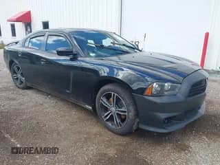 2014 Dodge Charger SXT Plus z VIN 2C3CDXJG4EH308494, wystawiony jako IAAI lot #43035123 z przebiegiem 172 884 mil mil oraz . Historia ofert i sprzedaży dostępna na DreamBid. Obrazek 1.