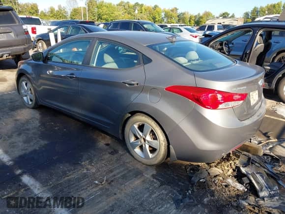 2013 Hyundai Elantra GLS z VIN 5NPDH4AE7DH160610, wystawiony jako IAAI lot #43363766 z przebiegiem 224 766 mil mil oraz . Historia ofert i sprzedaży dostępna na DreamBid. Obrazek 3.