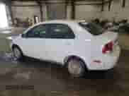 2006 Chevrolet Aveo LS z VIN KL1TD56626B522451, wystawiony jako Copart lot #75442694 z przebiegiem 165 777 mil mil oraz Czysty tytuł • Clean title. Historia ofert i sprzedaży dostępna na DreamBid. Obrazek 2.
