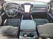 2025 Ram 1500 Big Horn z VIN 1C6SRFFPXSN607297, wystawiony jako Copart lot #62687315 z przebiegiem 8 088 mil mil oraz Szkoda całkowita • Salvage title. Historia ofert i sprzedaży dostępna na DreamBid. Obrazek 8.