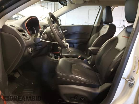 2018 Jeep Compass Trailhawk с VIN 3C4NJDDB0JT163497, выставлен на аукционе Copart как лот 77000364 с пробегом 28 681 миль миль и Списание • Salvage title. История ставок и продаж доступна на DreamBid. Изображение 7.