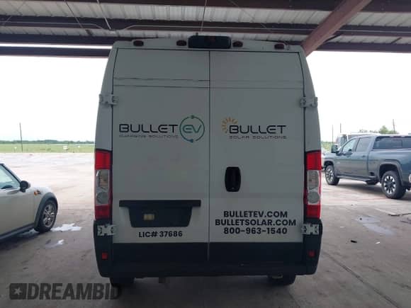 2023 Ram ProMaster Cargo z VIN 3C6LRVDG8PE502254, wystawiony jako IAAI lot #42446954 z przebiegiem 33 836 mil mil oraz . Historia ofert i sprzedaży dostępna na DreamBid. Obrazek 16.