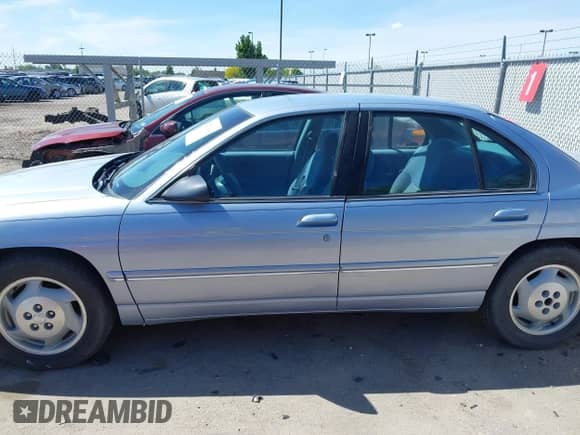 1997 Chevrolet Lumina with VIN 2G1WL52M4V9121716, listed as a IAAI auction lot 42279442 with 188,061 mi miles and . Bid and sale history available at DreamBid. Image 6.