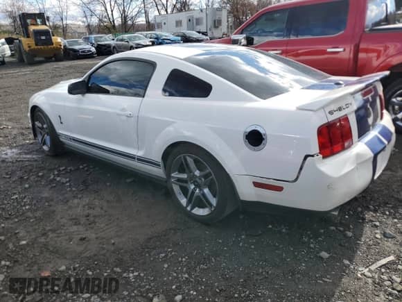 2009 Ford Mustang Shelby GT500 z VIN 1ZVHT88S295130535, wystawiony jako Copart lot #79906214 z przebiegiem 69 646 mil mil oraz Szkoda całkowita • Salvage title. Historia ofert i sprzedaży dostępna na DreamBid. Obrazek 2.