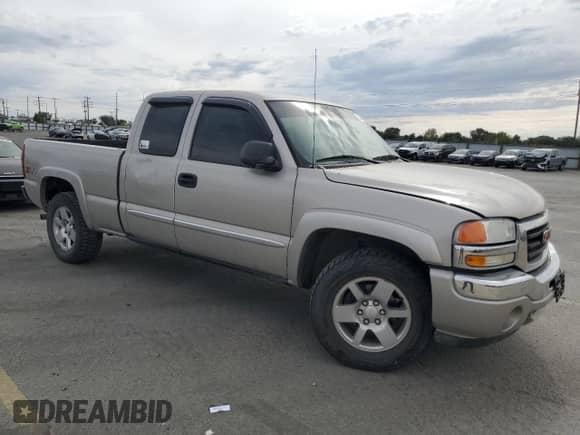 2005 GMC Sierra 1500 SLE z VIN 1GTEK19B75E333560, wystawiony jako Copart lot #84446865 z przebiegiem 156 793 mil mil oraz Szkoda całkowita • Salvage title. Historia ofert i sprzedaży dostępna na DreamBid. Obrazek 4.
