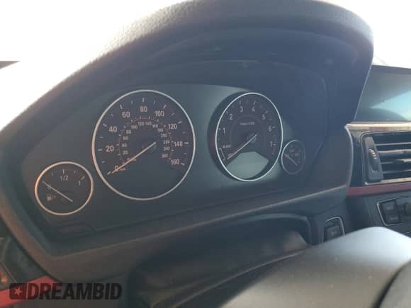 2014 BMW 3 Series 328i xDrive z VIN WBA3B3C54EF545202, wystawiony jako Copart lot #84389165 z przebiegiem Nie podano mil oraz Szkoda całkowita • Salvage title. Historia ofert i sprzedaży dostępna na DreamBid. Obrazek 9.