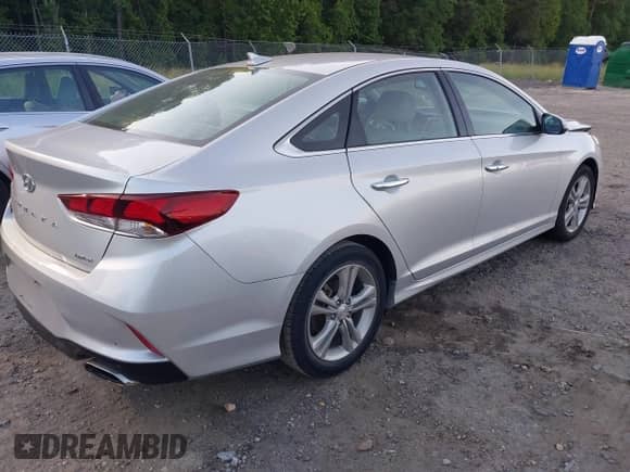 2018 Hyundai Sonata Limited with VIN 5NPE34AF1JH704672, listed as a IAAI auction lot 42234286 with 68,000 mi miles and . Bid and sale history available at DreamBid. Image 4.